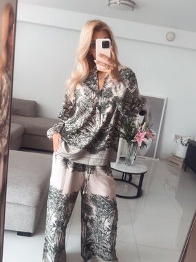 Two-Piece Tropical Print Lounge Set in Green and Cream size S/M